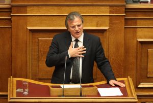 «Αποβολή» Λιντζέρη επειδή φωτογράφιζε τη δικογραφία