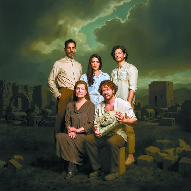 «Αξιον εστί» στο Δίον, Κ. Βήτα στους Δελφούς