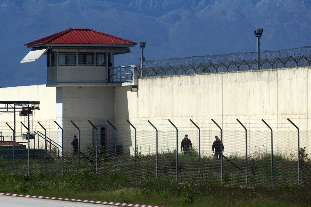 Κρατούμενος κράτησε όμηρο με μαχαίρι υπαρχιφύλακα στις φυλακές Τρικάλων