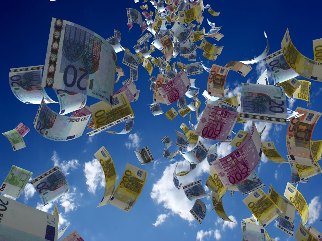 Κρεσέντο παροχών από την κυβέρνηση και στο βάθος… κάλπες