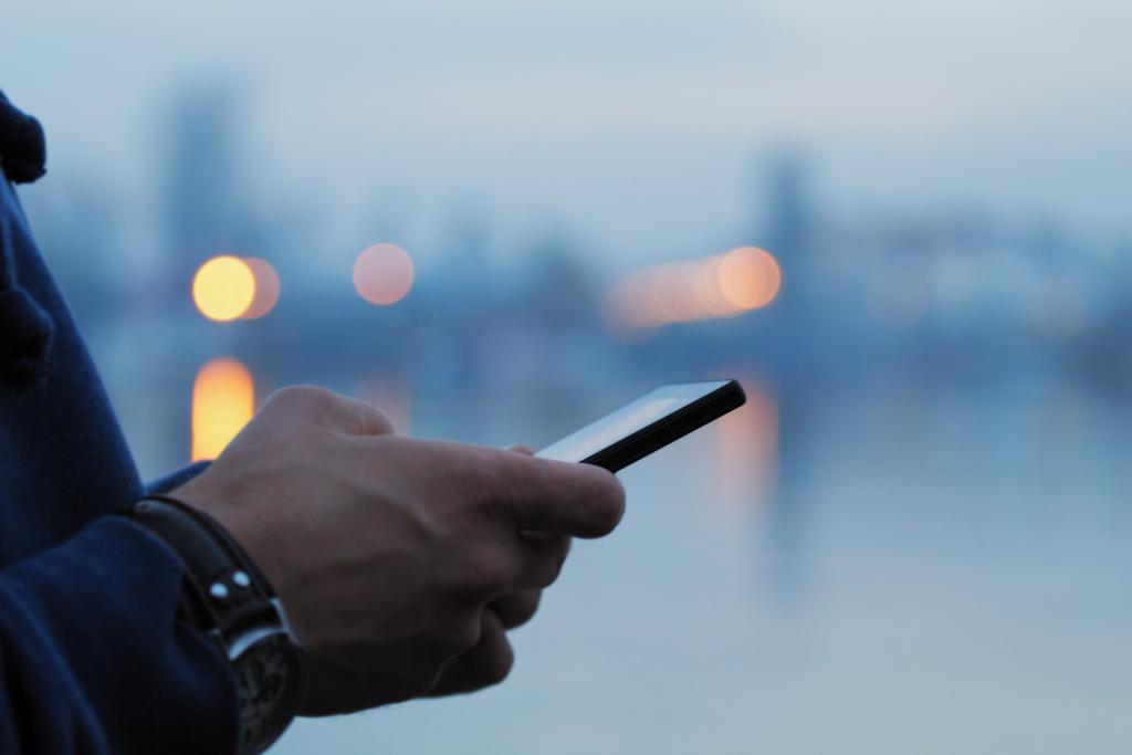 Μεταφορά χρημάτων και μέσω κινητού τηλεφώνου