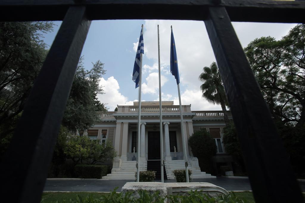 Εκτακτη σύσκεψη στο Μαξίμου για τους δύο Ελληνες στρατιωτικούς