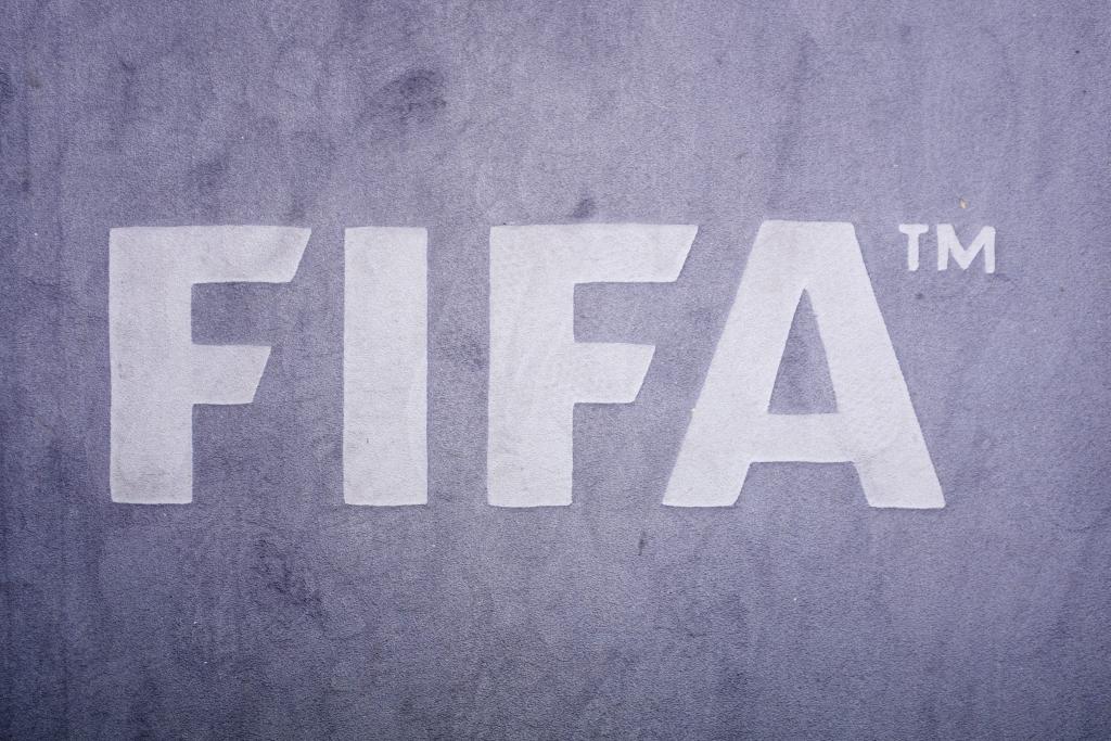 H FIFA ζητεί άμεσα μέτρα και προειδοποιεί με κυρώσεις