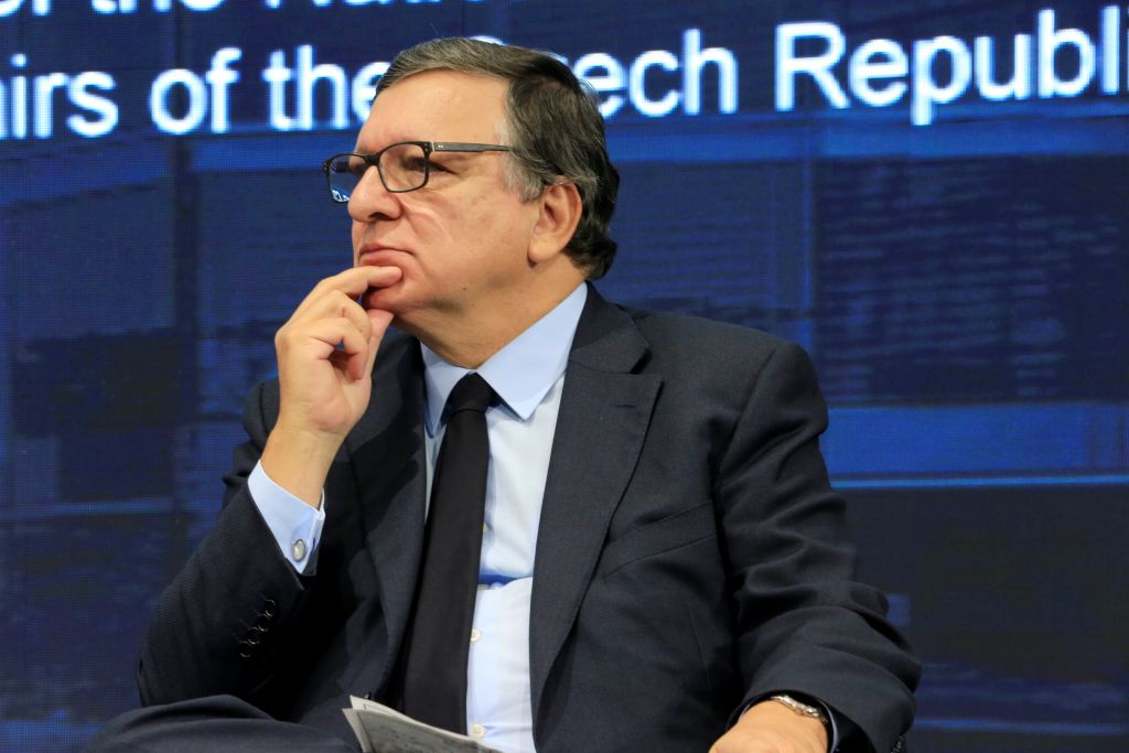 Επανεξέταση της επαγγελματικής δραστηριότητας Μπαρόζο ζητά η Διαμεσολαβητής της ΕΕ