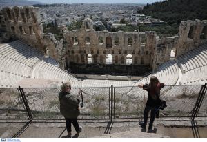 ΚΑΣ: Εγκριση για επίδειξη μόδας του Κωστέτσου μπροστά από το Ηρώδειο