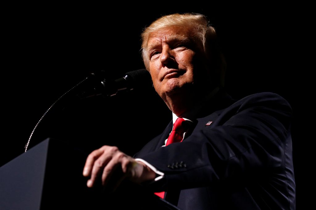 Ο Τραμπ απορρίπτει την κατάργηση τροπολογίας περί οπλοκατοχής