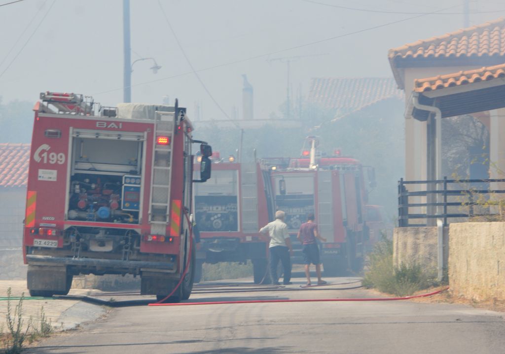 Στις φλόγες τυλίχτηκαν δύο θερμοκήπια στην Θεσσαλονίκη