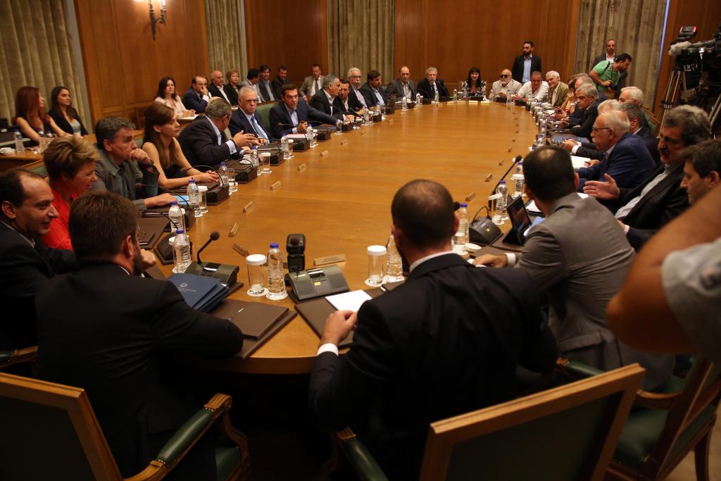 Από φιάσκο σε φιάσκο – Εικόνα διάλυσης στον κρατικό μηχανισμό