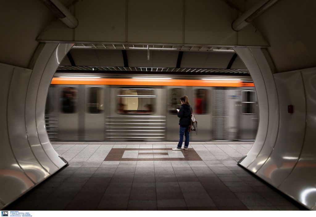 Τραγωδία στη Δάφνη: Ηλικιωμένος έπεσε στις γραμμές του μετρό