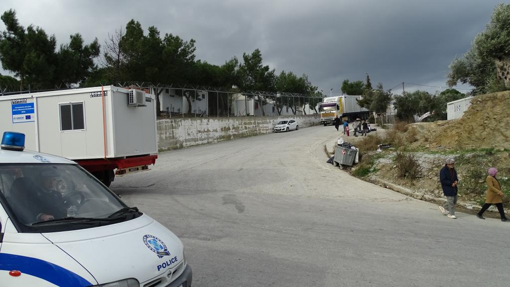 Μυτιλήνη: 19χρονος πρόσφυγας ανέβηκε σε κολώνα της ΔΕΗ για να διαμαρτυρηθεί