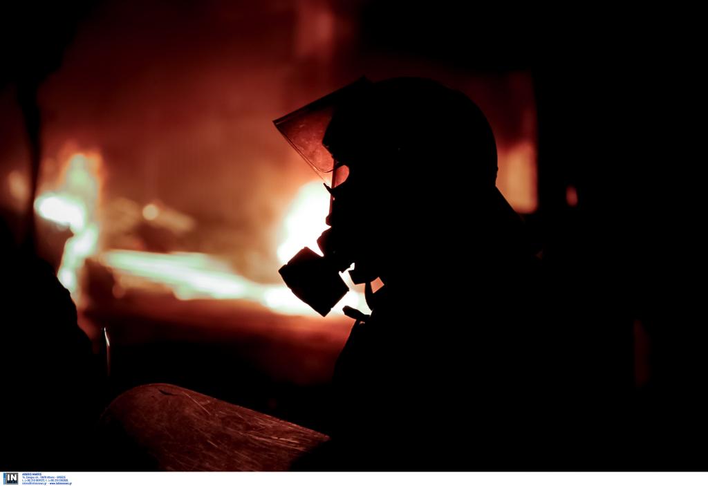 Εμπρησμοί, επιθέσεις και συγκρούσεις τη νύχτα