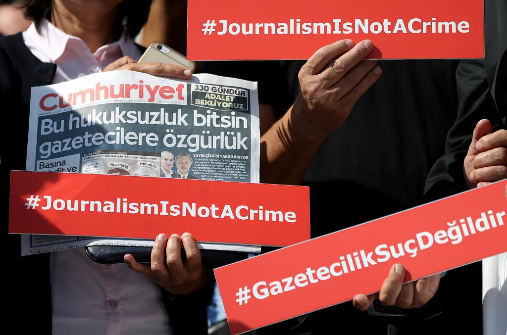 Συνεχίζεται η δίκη της Cumhuriyet: Εκκληση για να τερματιστεί η καταπίεση