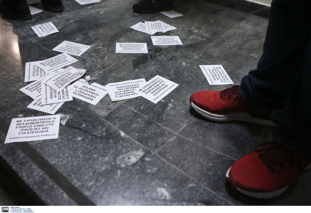 Εισβολή μελών του Ρουβίκωνα στο υπουργείο Εσωτερικών