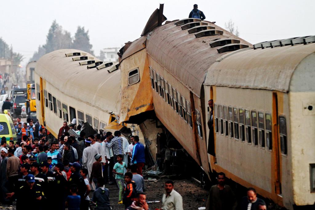 Σύγκρουση τρένων στην Αίγυπτο – 15 νεκροί και 40 τραυματίες