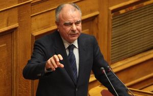 Βουλευτής υπέστη λιποθυμικό επεισόδιο στην Ολομέλεια (βίντεο)