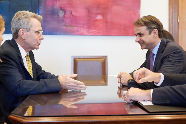 Μύρισε πολιτική  αλλαγή