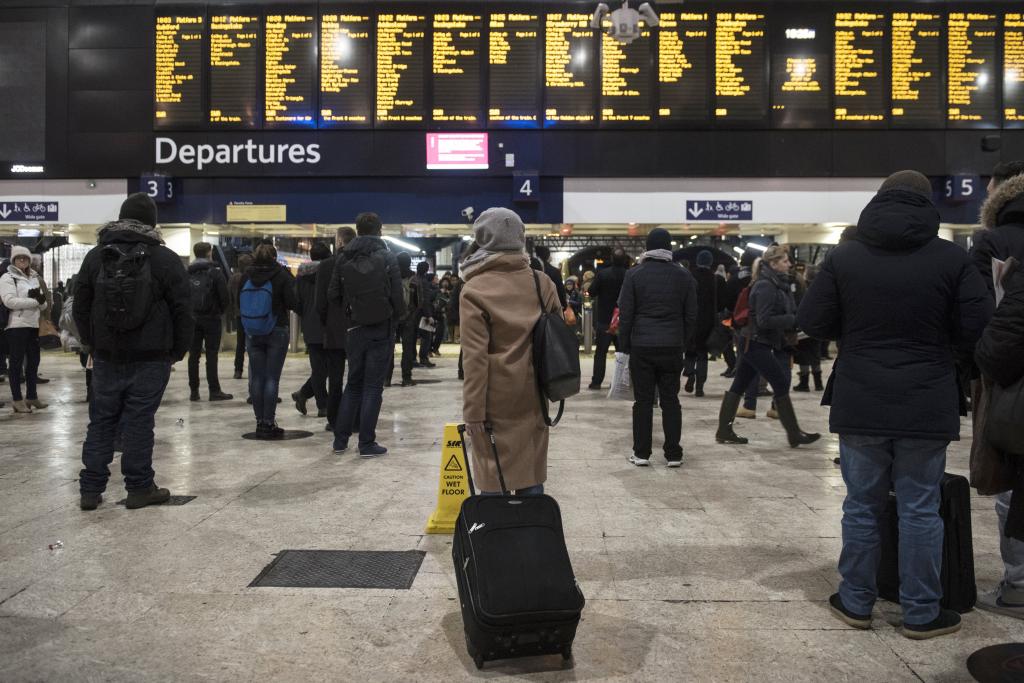Βρετανία: Ματαιώθηκαν 115 πτήσεις εξαιτίας χιονοπτώσεων
