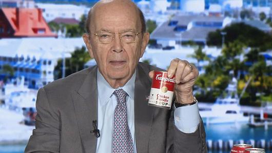 Δασμοί: Τα επιχειρήματα της… κονσέρβας από τον υπουργό Εμπορίου