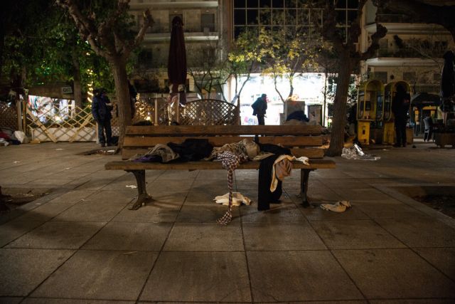 Δολοφονική επίθεση με μαχαίρι στην Πλατεία Βικτωρίας