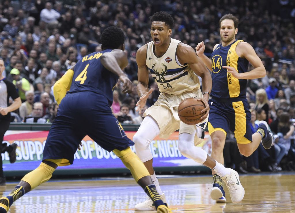 Ήττα για Αντετοκούνμπο, τραυματισμός Κάρι