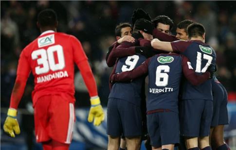 Χαλαρά η Παρί, σπουδαία νίκη η Ανζέ