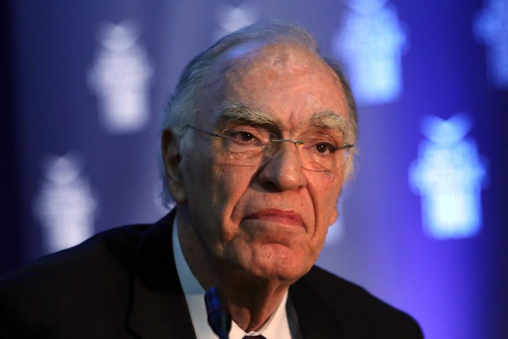 Αντικατάσταση της ηγεσίας των Ενόπλων Δυνάμεων ζητά ο Λεβέντης