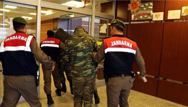 Στην Αδριανούπολη για τη δίκη οι γονείς των ελλήνων στρατιωτικών