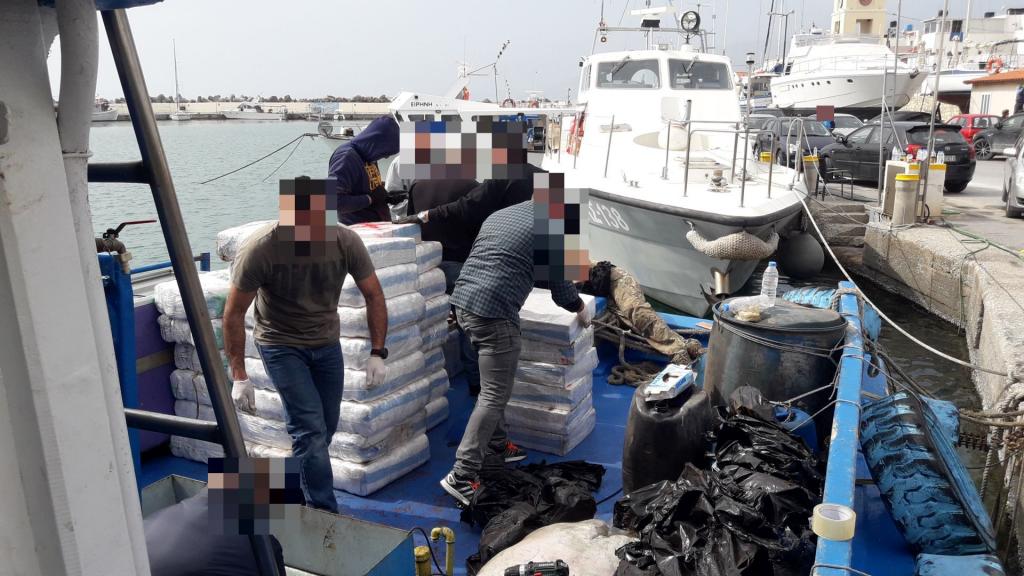 Στην Εισαγγελία Πειραιά οι συλληφθέντες που μετέφεραν 1,3 τόνους κάνναβη