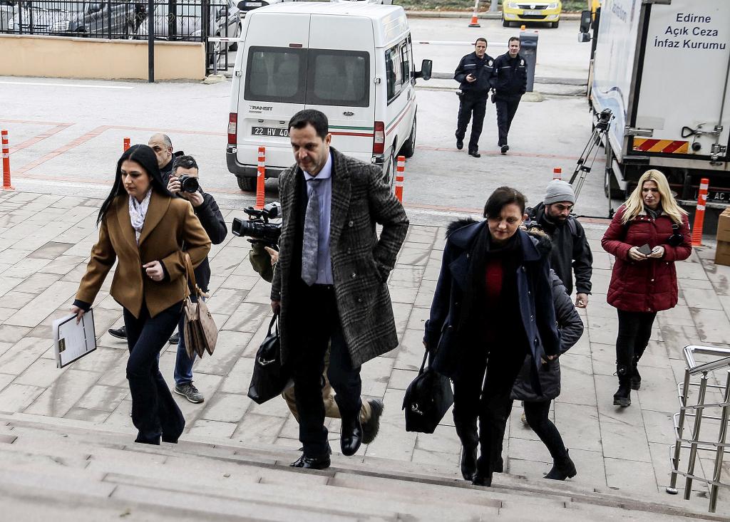 Ενσταση των δικηγόρων των δύο Ελλήνων για την απόρριψη αποφυλάκισης