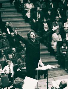 Τιμητικές εκδηλώσεις για τον Μίκη Θεοδωράκη σε Γερμανία και Αυστρία