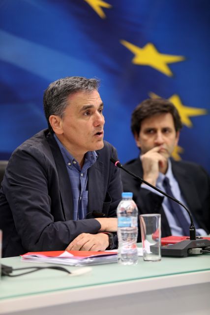 Κάβα €15 δισ. κάτω από το… μαξιλάρι