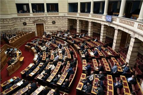 Δημόσιο: Ψηφίστηκε η ανανέωση συμβάσεων ορισμένου χρόνου