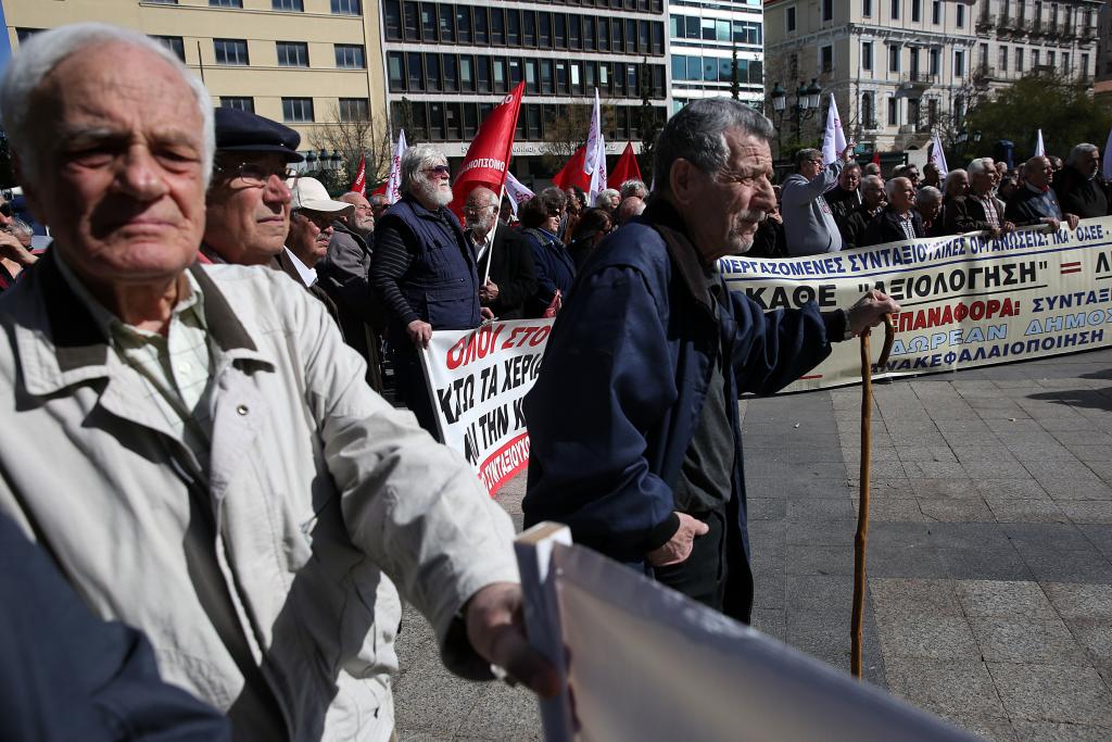 Νέα κοροϊδία συνταξιούχων για τις παράνομες κρατήσεις