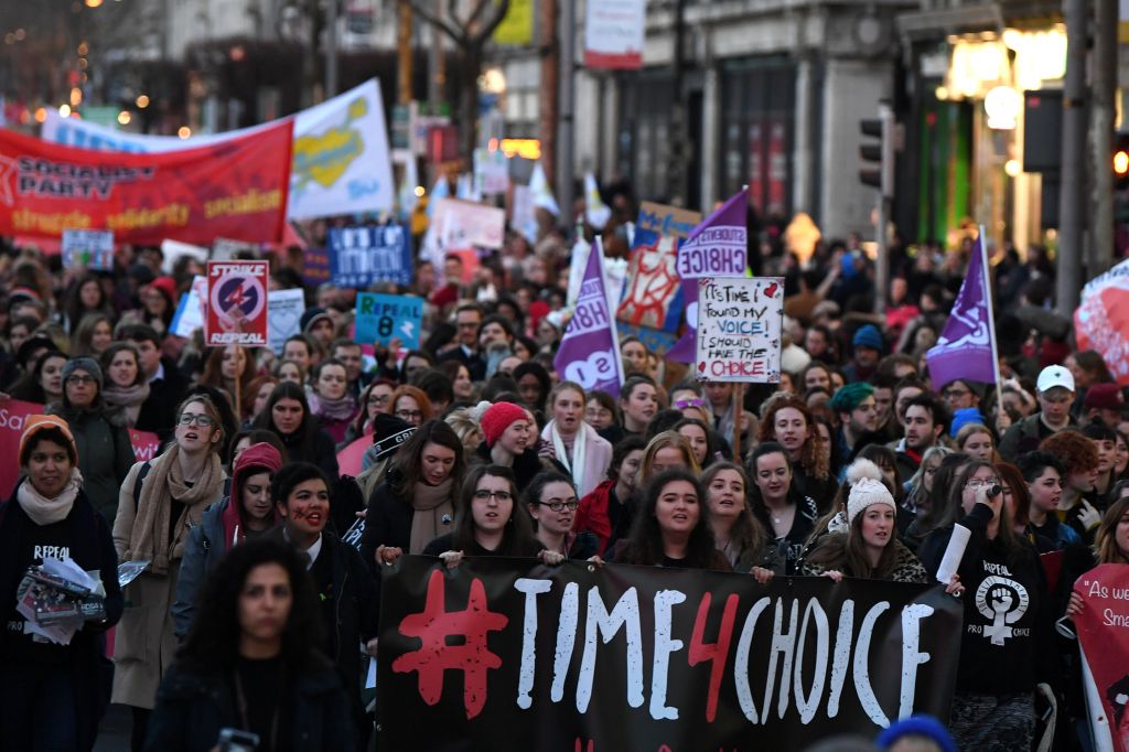 Ιρλανδία: Χιλιάδες διαδηλωτές στους δρόμους κατά των αμβλώσεων