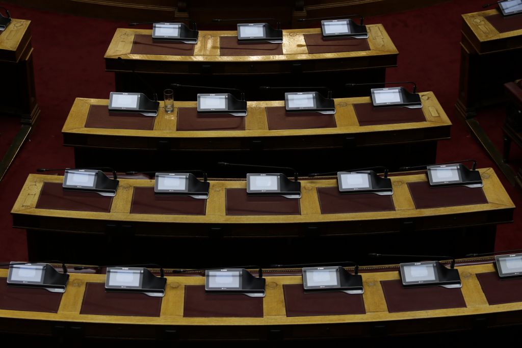 Βουλή: Στην Επιτροπή Δεοντολογίας ο Μιχαλολιάκος και δύο βουλευτές της ΧΑ