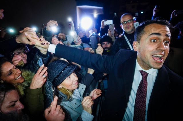 «Είναι η οικονομία και η μετανάστευση, ανόητε»