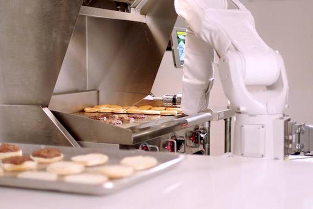 Απέλυσαν ρομπότ-ψήστη από φαστφουντάδικο