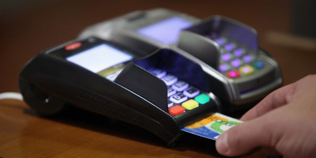 Πρόστιμο 1.500 ευρώ για τις επιχειρήσεις χωρίς POS