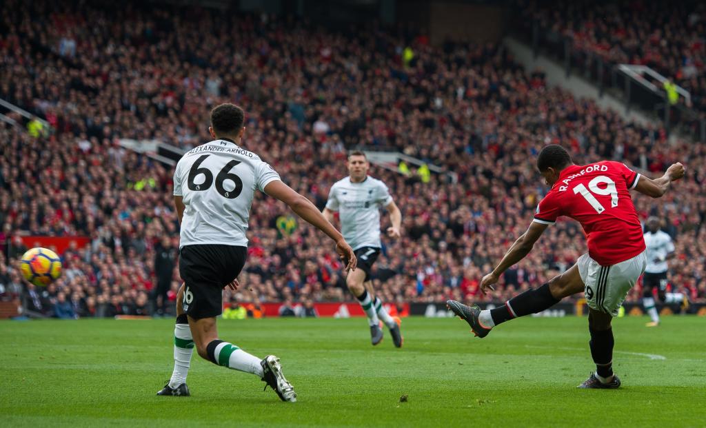 Η Γιουνάιτεντ παρέμεινε δεύτερη με το 2-1 επί της Λίβερπουλ