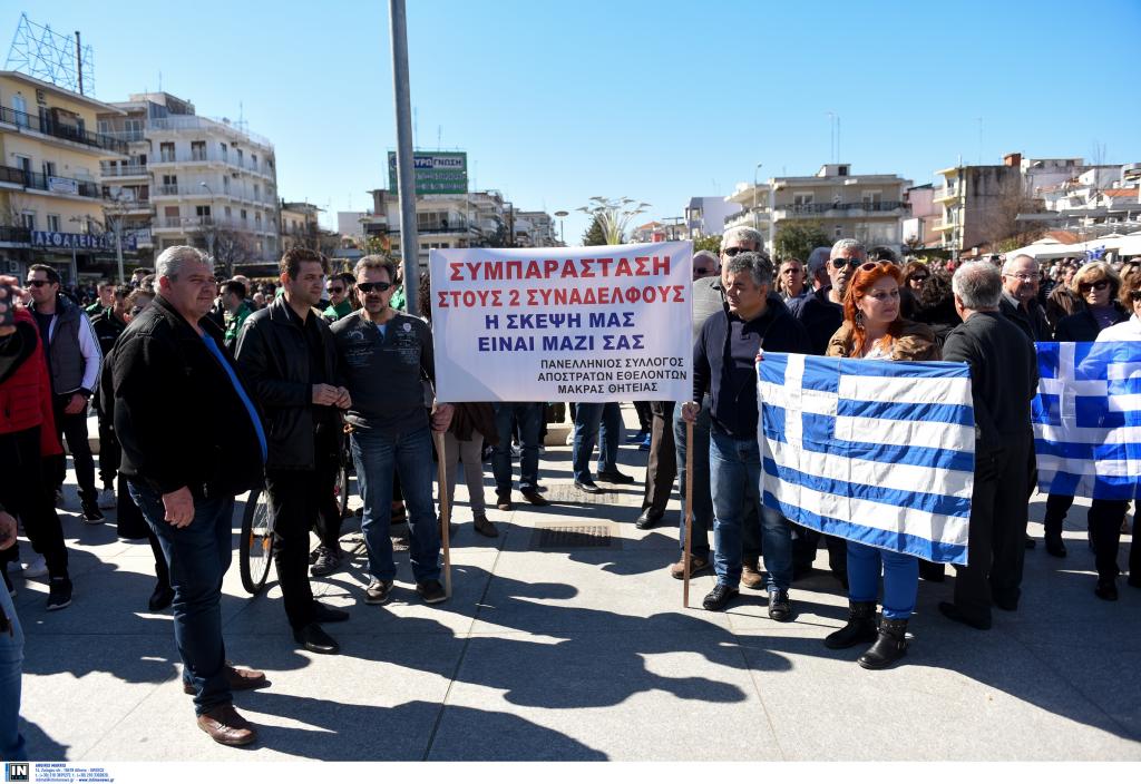 Οι Ελληνες στρατιωτικοί κρατούνται χωρίς κατηγορίες