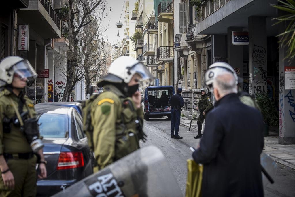 Επιχείρηση εκκένωσης καταλήψεων σε Εξάρχεια και Κουκάκι