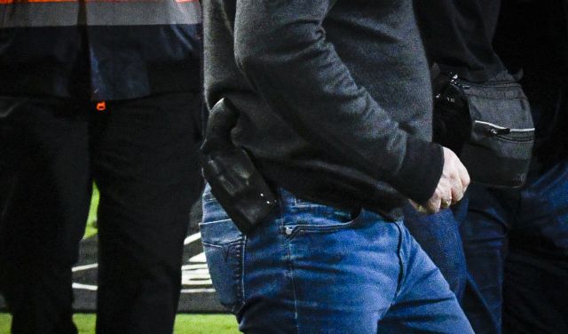 Προσπαθούν τώρα να ντριμπλάρουν τα… κουμπούρια