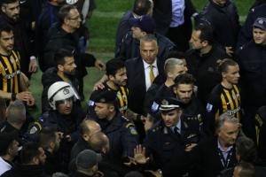 Οι διαβουλεύσεις και οι ατάκες στα αποδυτήρια