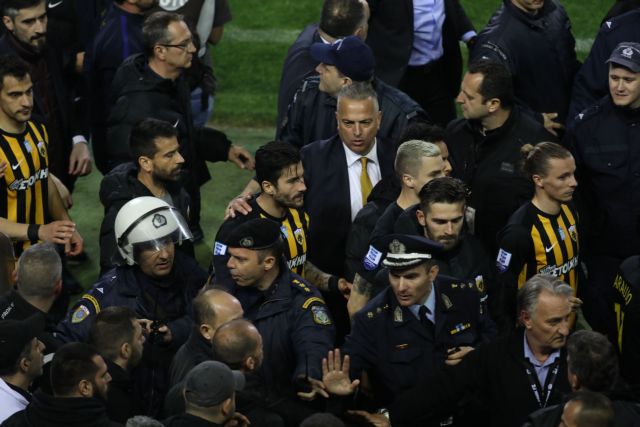 Οι διαβουλεύσεις και οι ατάκες στα αποδυτήρια