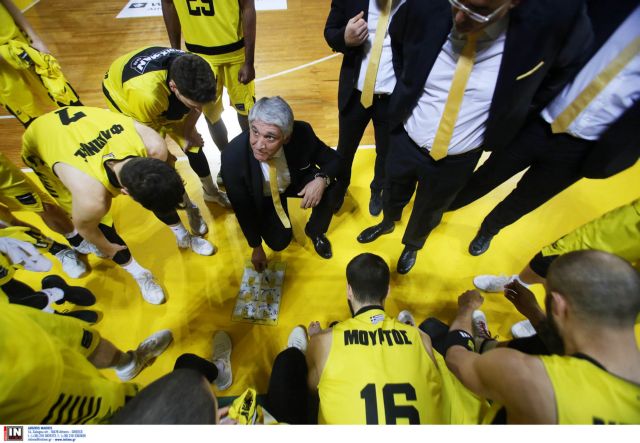 Τρεις από μηχανής θεοί