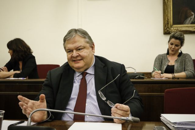 Ρίχνουν άρον άρον αυλαία