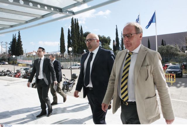 «Κάνετε κακό στους νέους σας»