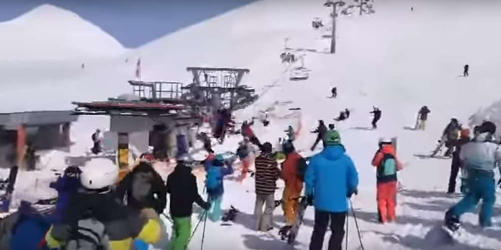 Τρομακτικό βίντεο: Τελεφερίκ σε χιονοδρομικό κέντρο παθαίνει ζημιά και γίνεται χαμός