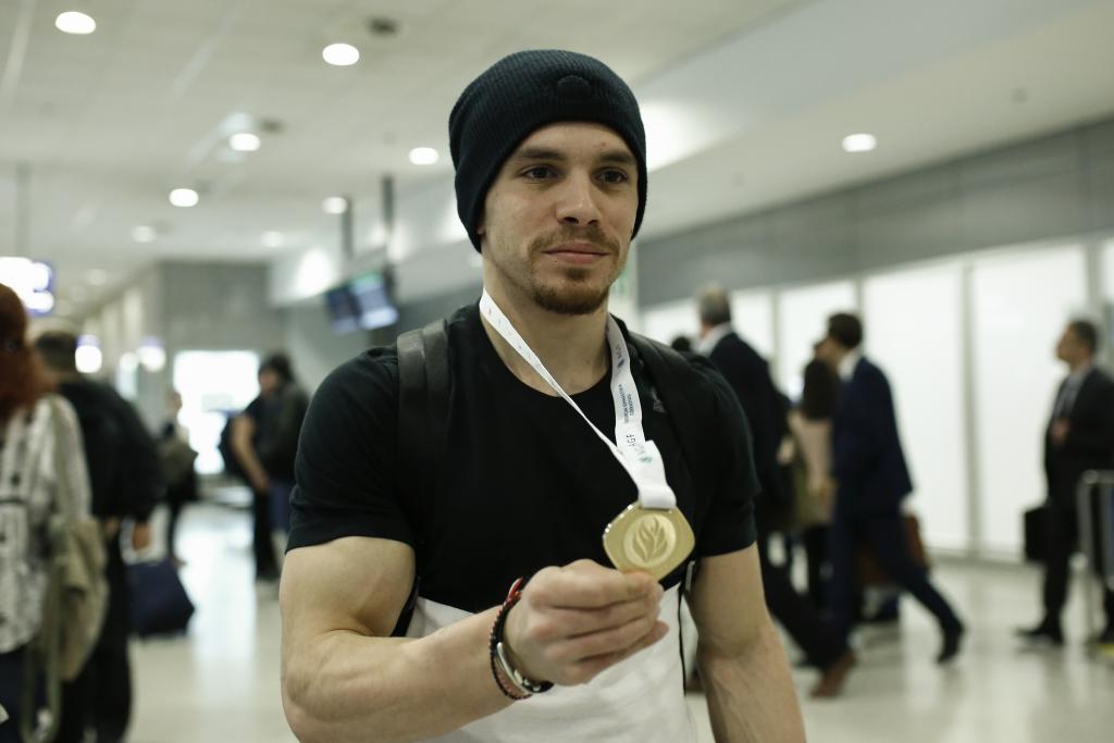 Με το χρυσό μετάλλιο στο στήθος επέστρεψε ο Πετρούνιας | tanea.gr