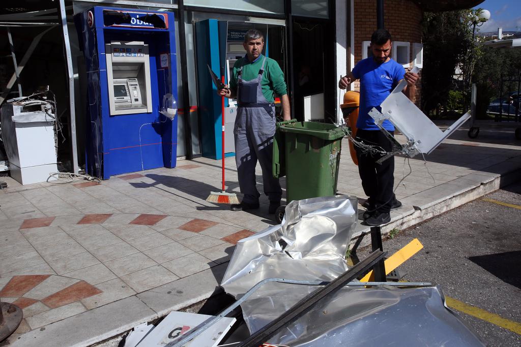 Δύο νέα «χτυπήματα» σε ΑΤΜ σε Σαρωνίδα και Ίλιον